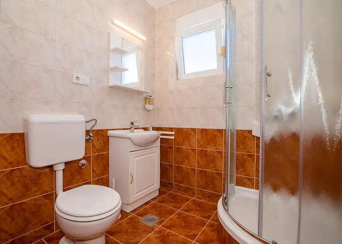 & Spanjol Konukevi Palit